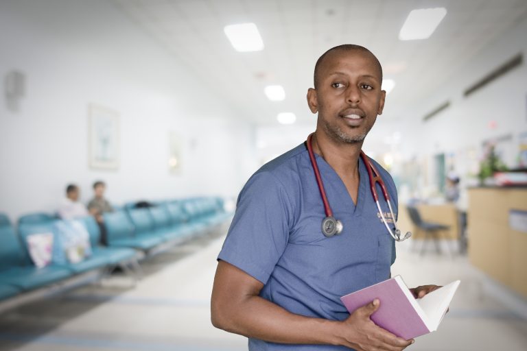 Dhaqtar Soomaali, Maqaalo, Caafiye